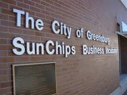 الفرق بين مسرعات الأعمال وحاضنات الأعمال